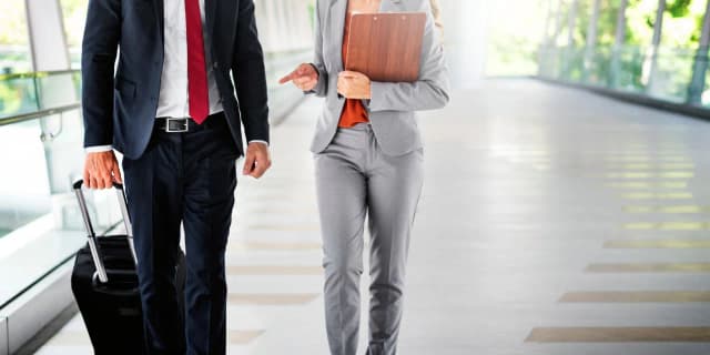 Praca w delegacji co się należy: Twoje prawa i dieta w podróży
